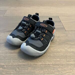 KEEN Kids' Knotch Hollow Gray and Black Sneakers